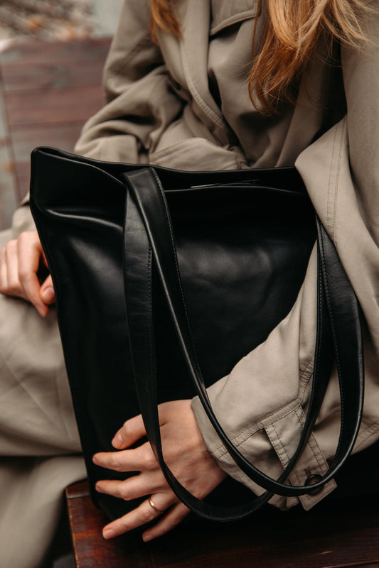 Classic leather tote bag for everyday use, available at USMIH Grid. Pay online with card or crypto, including Bitcoin and altcoins.