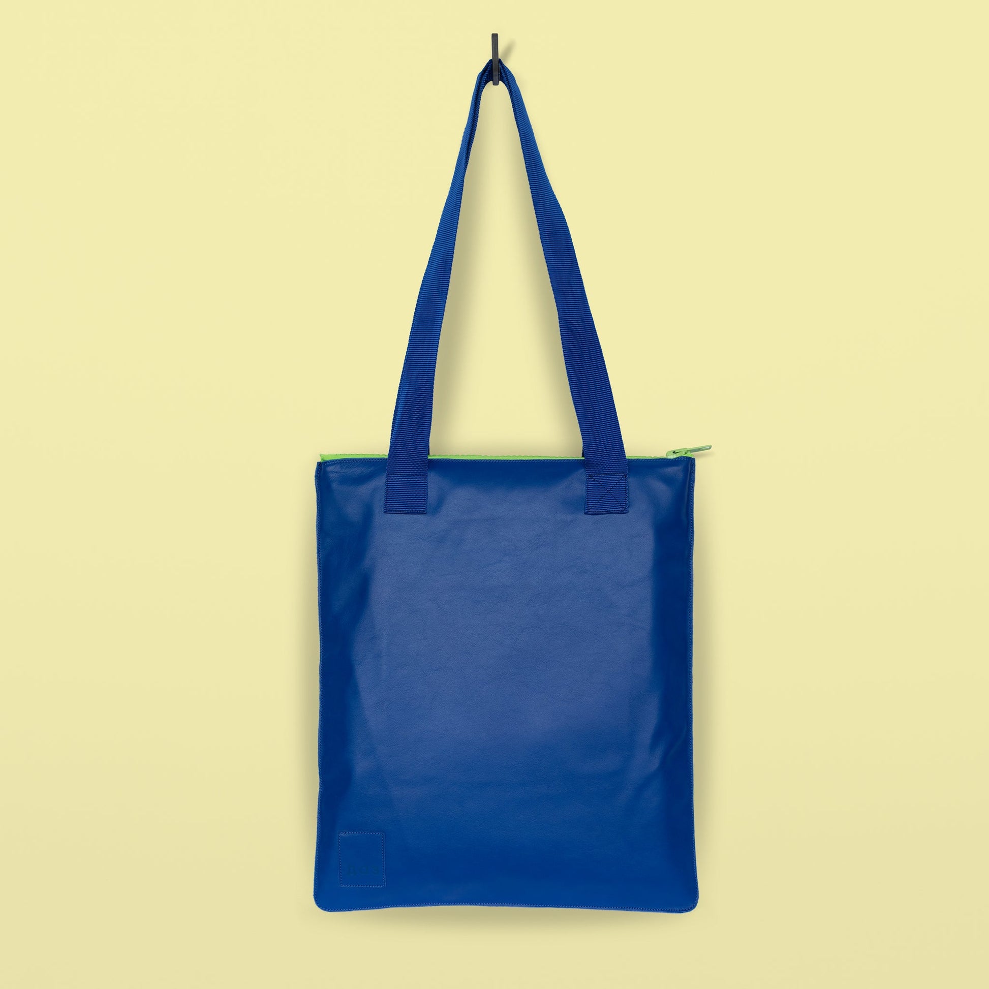 Handmade royal blue leather tote bag with green zipper on USMIH Grid, buy with card or Bitcoin on this European marketplace.