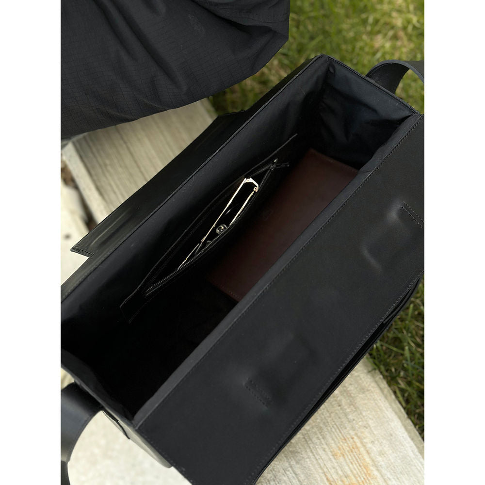 Interior of Leather Box Bag with smooth magnet closure, showcasing durable build and elegant design. Perfect for USMIH Grid lovers.