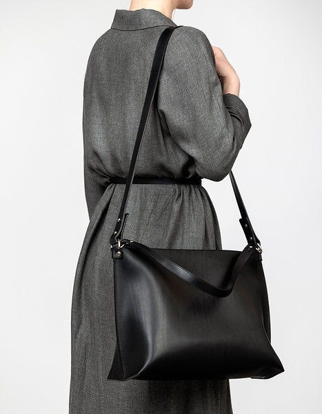 Elegant black leather handbag with adjustable strap, perfect for a day out. Buy online with crypto on USMIH Grid.