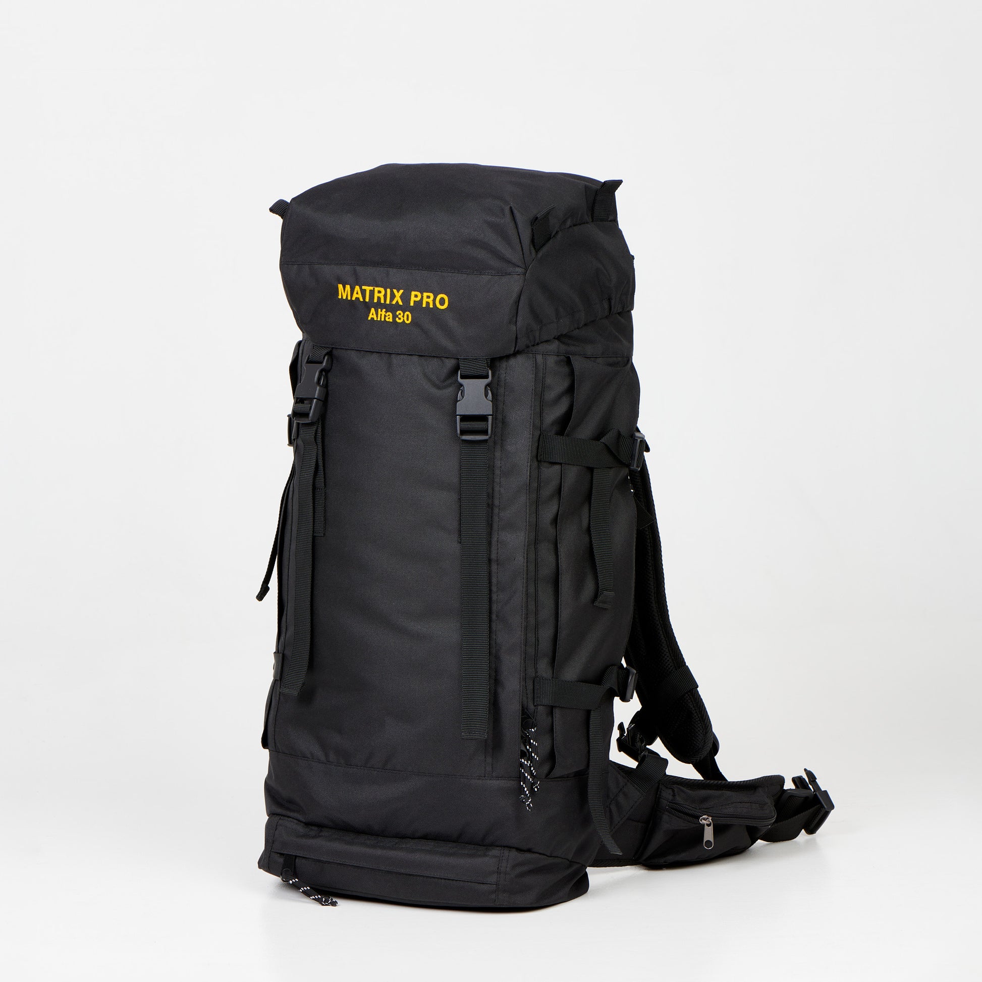 Matrix Pro Alfa 30 black hiking bag with USMIH Grid, suitable for travel and everyday use, displayed on a neutral background.